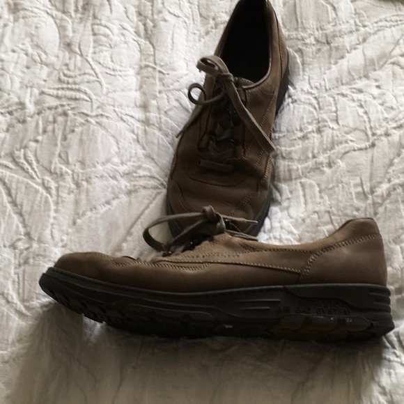 Shoes - Picture 2 of 5